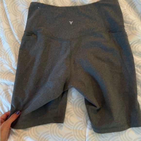 Old navy bike shorts with pockets, running and biking - Picture 2 of 4